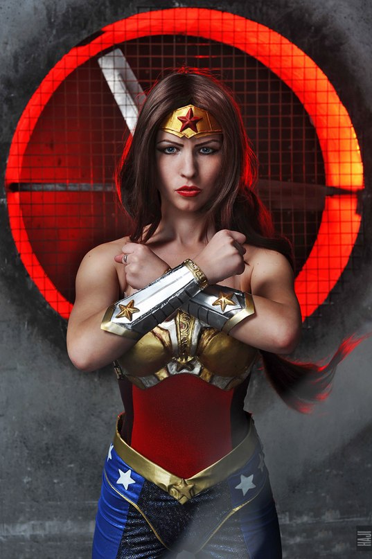Injustice cosplay Wonder Woman by Nemu013
